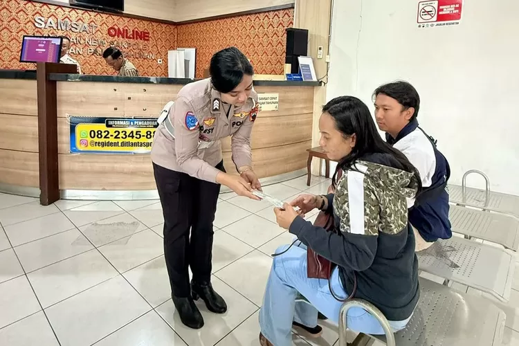 Komitmen untuk memberikan pelayanan publik yang cepat, efisien, dan transparan terus ditunjukkan oleh Samsat Kota Semarang I. (Dok.)