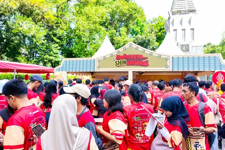 Nongshim Indonesia kembali menghadirkan SHINsational Day 2025, festival tahunan yang memadukan kuliner, musik, dan budaya Korea dalam semangat pedas khas Shin Ramyun. (dok.)