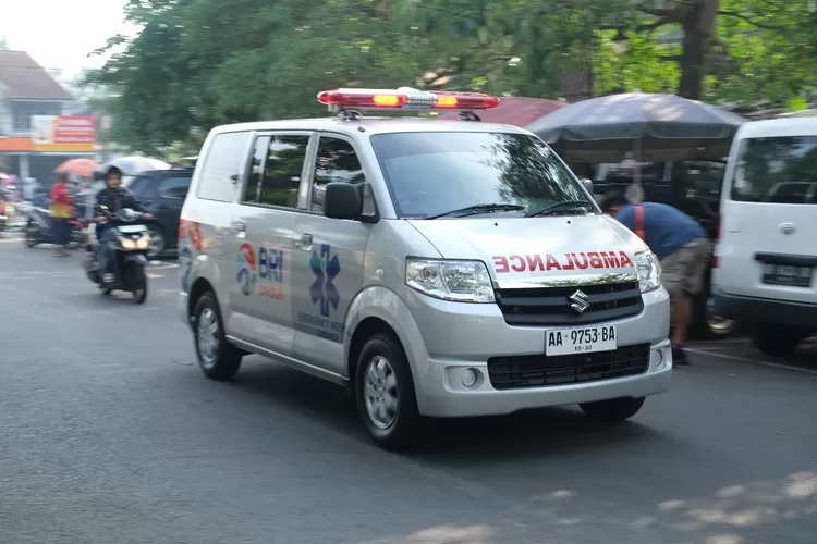 BRI melalui program TJSL BRI Peduli menyalurkan 200 unit ambulans ke berbagai fasilitas kesehatan di Indonesia dalam rangka Hari Kesehatan Nasional 2025, sebagai wujud dukungan terhadap pemerataan layanan kesehatan dan kinerja tenaga medis di daerah.