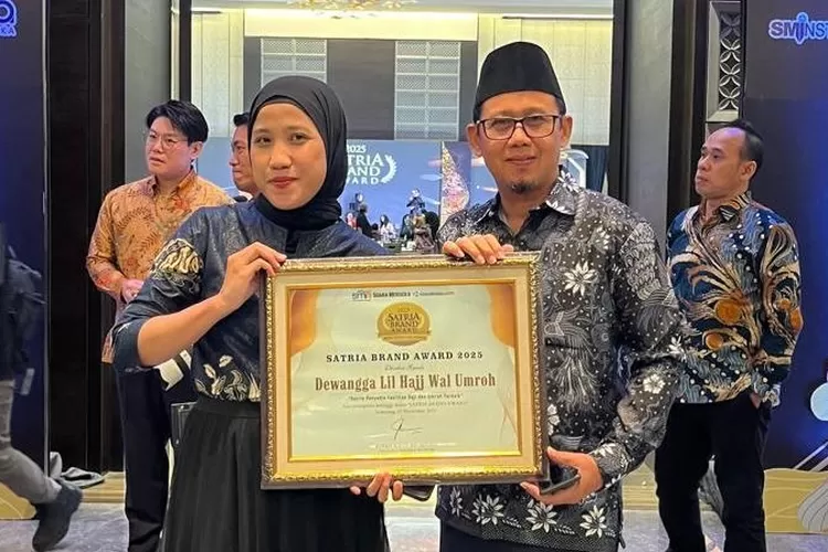 Biro perjalanan haji dan umrah Dewangga meraih penghargaan  sebagai Penyedia Layanan Haji dan Umrah Terbaik se-Jawa Tengah tahun 2025 dalam ajang Satria Brand Award 2025. (dok.)