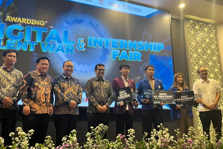 Wakil Menteri Komunikasi dan Digital, Nezar Patria, dalam acara Awarding Digital Talent War dan Internship Fair 2025 yang digelar di Universitas Katolik (Unika) Soegijapranata Semarang, Kamis (13/11/2025). (Dok.)