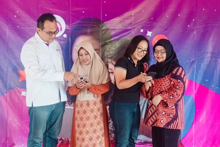 XLSMART menghadirkan program Bunda Pintar di jaringan Ruang Bersama Indonesia (RBI) yang dikelola Kementerian Pemberdayaan Perempuan dan Perlindungan Anak (KemenPPPA) di Semarang, Rabu (19/11/2025). (dok.)