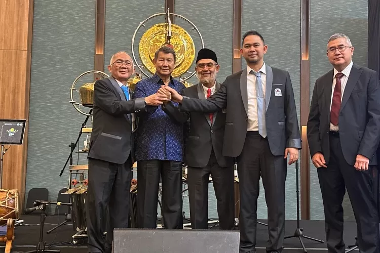 Rektor Udinus Pulunh Nurtantio dilantik jadi Wakil Ketua Bidang Sistem Informasi APTSI.  (Udinus)