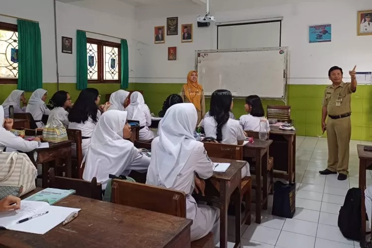 Ilustrasi. Wacana enam hari sekolah Wali Kota Semarang Agustina Wilujeng akan berkoordinasi dengan pusat. (sman1-smg.sch.id)