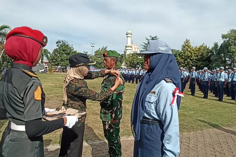 Bupati Kendal menutup kegiatan Bintalsik siswa SMK Bina Utama Kendal Jumat 28 november 2025 pagi.  (Edi prayitno/kontributor kendal)