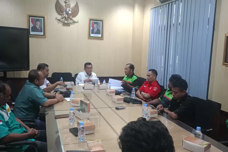 Suasana audiensi perwakilan buruh dengan Ketua DPRD Kendal.  (edi prayitno/kontributor kendal)