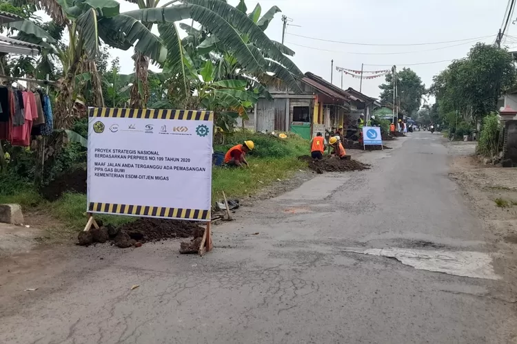Pekerjaan Jaringan Gas Bumi untuk Rumah Tangga (Jargas) dari Kementerian ESDM di wilayah Weleri.  (dokumen)