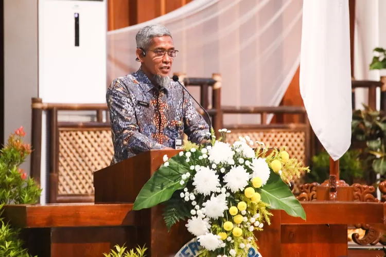 Sekda Jateng Sumarno dalam acara sharing sessiom di UKSW Salatiga. (Humas Jateng)