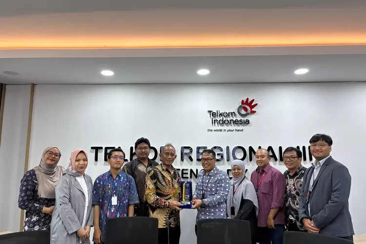 Fakultas Sains dan Teknologi (FST) Universitas BPD melakukan kunjungan industri ke Kantor Telkom Witel Semarang Jawa Tengah Utara, Rabu (3/12/2025). (dok.)