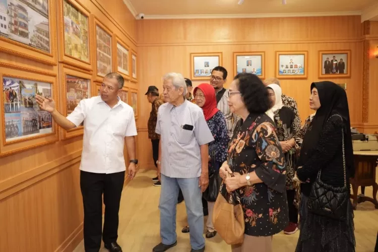 Alumni FE Undip Angkatan 1963 Kunjungi USM