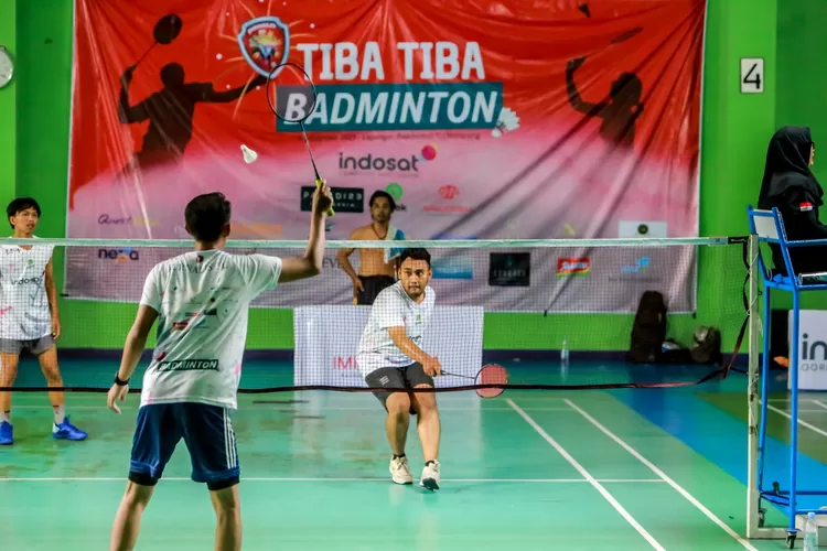 Jurnalis FC Semarang menggelar Turnamen Tiba Tiba Badminton. Ajang ini digelar setelah sukses dengan sepakbola. (Jurnalis FC)