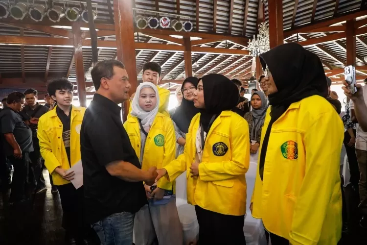 Gubernur Jateng Ahmad Luthfi saat bersama ratusan warga Jateng di Jakarta yang merantau.  (Humas Jateng)