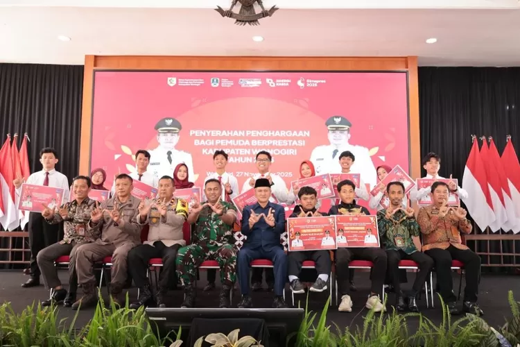 Pemerintah Kabupaten Wonogiri menggandeng Bank Jateng sebagai mitra penyalur resmi program Beasiswa Penghargaan Mahasiswa Berprestasi (Mapres) yang berlangsung di Pendopo Rumah Dinas Bupati Wonogiri pada Kamis (27/11/2025). (dok.)