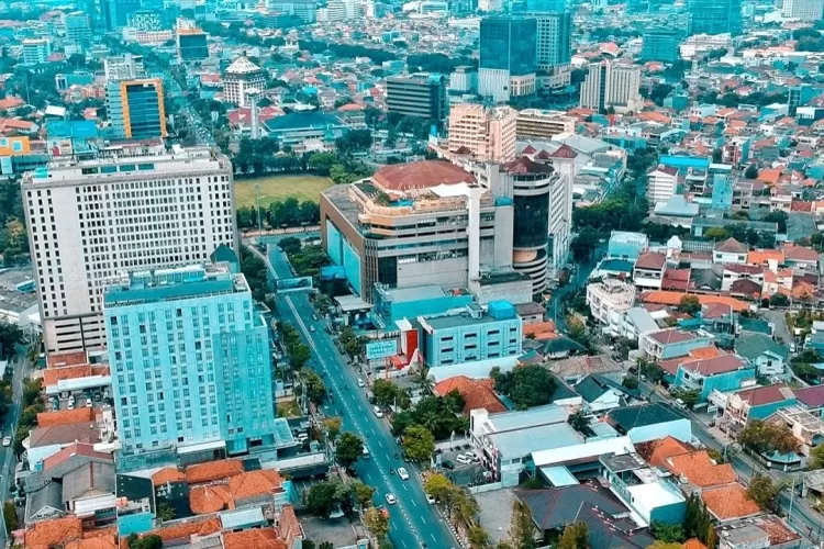 Ilustrasi. Udara dan air hujan di Semarang tercemar mikroplastik. (YouTube/Nafis Wq)