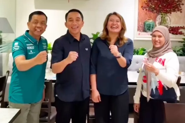 Anto Van Java bersama istri bertemu dengan CEO PSIS, Datu Nova Fatmawati dan sang suami, Fariz Julinar Maurisal. (Instagram/anto_van_java)