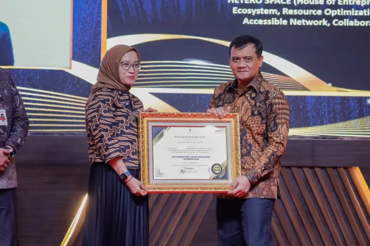 Gubernur Jateng Ahmad Luthfi dalam acara Peresmian Mal Pelayanan Publik IV dan Penghargaan OPSI-KIPP 2025 dk Kantor Kementeriaan PAN-RB.  (Humas Jateng)