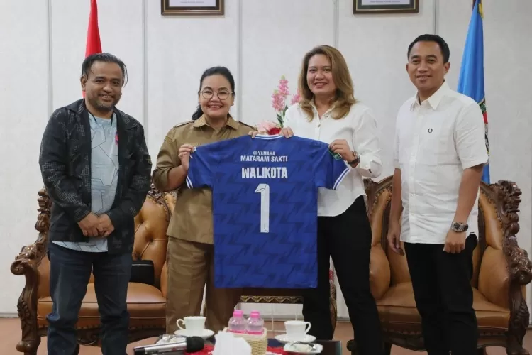 Walikota Semarang Agustina Wilujeng saat bertemu CEO PSIS Semarang Datu Nova Fatmawati serta Komisaris Fariz Julinar Maurisal.  (Humas Pemkot)