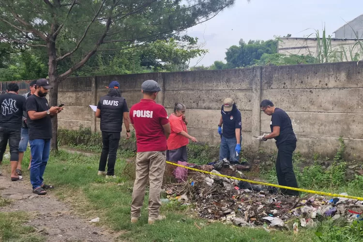 Jumirah, warga Kampung Cakrawala yang menemukan orok bayi di dekat rumahnya. (Ayosemarang.com/ Audrian Firhannusa)