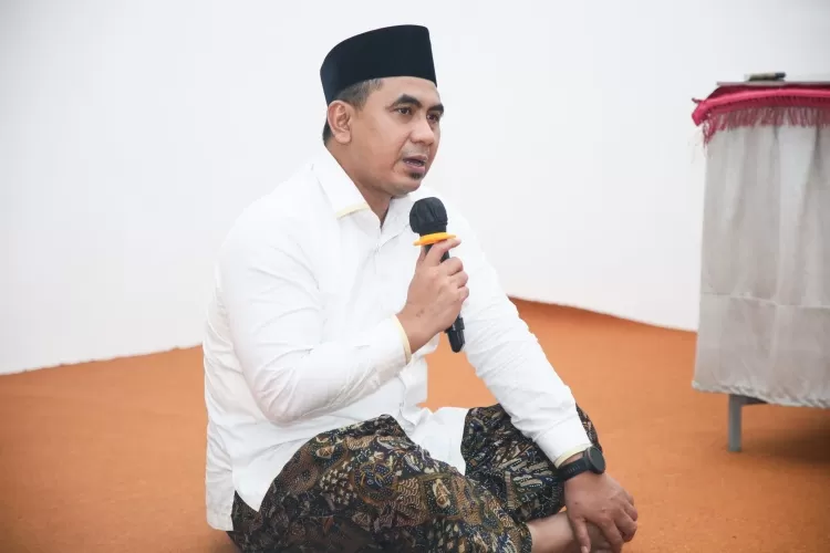 Wagub Jateng Taj Yasin saat pengajian umum Haul ke-24 KH Munawwir bin H. Abdul Djabar di Pekalongan.  (Humas Jateng)