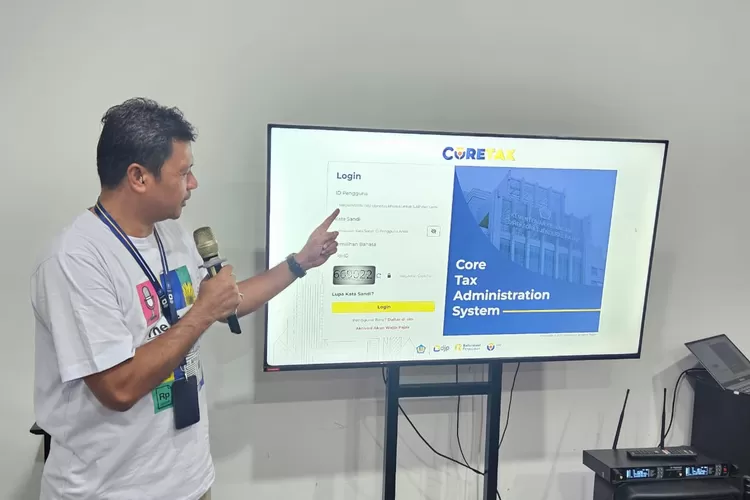 Kepala Bidang Penyuluhan, Pelayanan, dan Hubungan Masyarakat (P2Humas) DJP Jateng I, Hutomo Budi saat menjelaskan sistem Coretax di Semarang.  (Dok.)