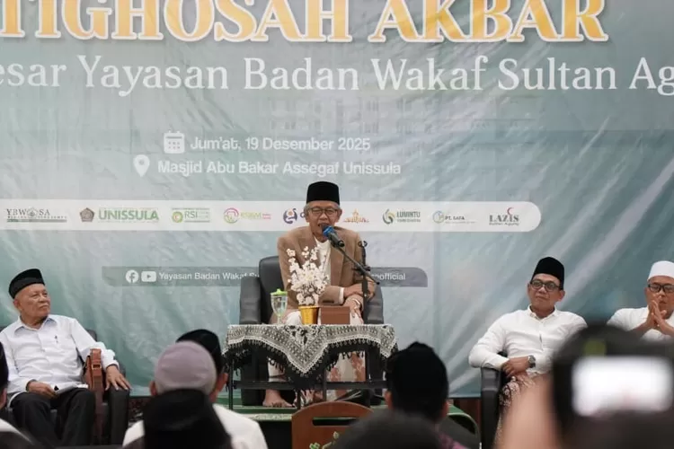 Istighosah Akbar YBWSA Unissula Semarang dengan menyantuni anak yatim. (Ayosemarang.com/ Audrian Firhannusa)