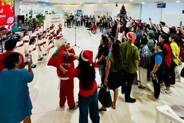 Columbia Asia Hospital Semarang menggelar kegiatan Christmas Carol pada Jumat, 19 Desember 2025. (Dok.)