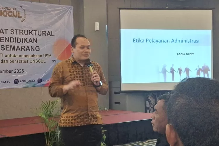 Kegiatan pelatihan dan evaluasi pelayanan administrasi oleh tenaga pendidkan USM. (Dok.)
