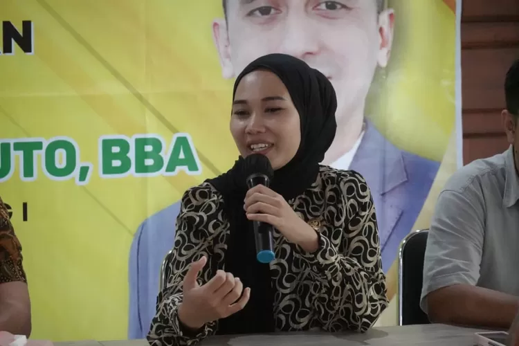 Tri Rahayu Kinanti, tenaga ahli Anggota DPR RI Firnando H Ganinduto.  (dokumen)