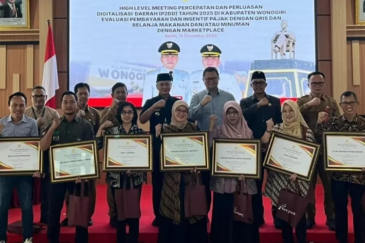  Bank Jateng Cabang Wonogiri terus memperkuat perannya sebagai mitra strategis Pemerintah Kabupaten Wonogiri dalam mendorong kemandirian fiskal daerah dalam acara High Level Meeting Percepatan dan Perluasan Digitalisasi Daerah (P2DD)
