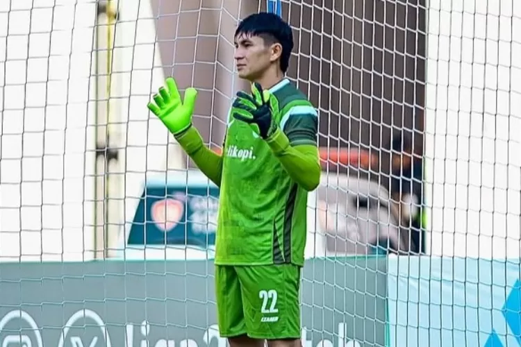 Kiper Persela Lamongan Mario Londok dirumorkan akan ikut bergabung dengan PSIS Semarang. (instagram/mariofabio_97)