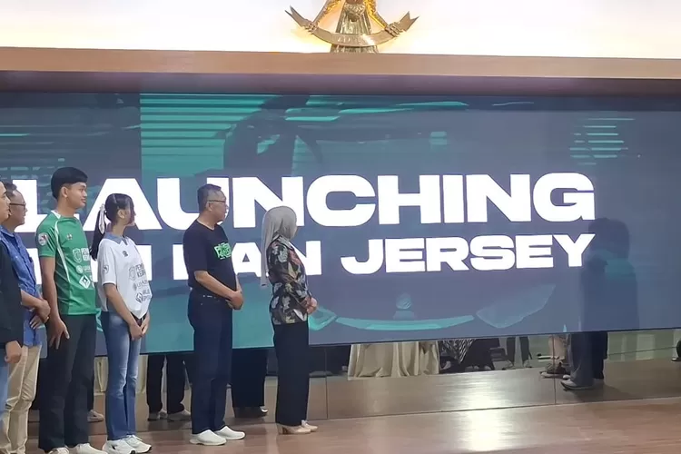 Peluncuran jersey dan pemain Persik Kendal untuk Liga 4 Jawa Tengah di pendopo Bahurekso.  (edi prayitno/kontributor kendal)