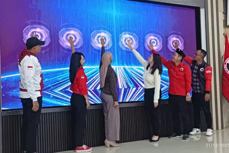 Bupati Kendal membuka Herviano E-Sport Tournament, di aula DPUPR Kendal, Minggu 21 Desember 2025.  (Edi prayitno/kontributor kendal)