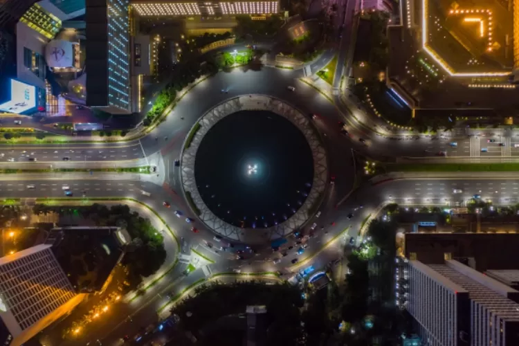 Foto ilustrasi Bundaran HI, Jakarta Pusat di malam hari.  (Cakrawala.co/Unsplash/Rifki Kurniawan)