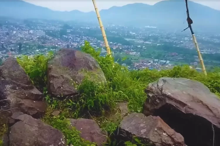 Bagaimana Cara Menuju Ke Situs Gunung Kasur Di Jawa Barat? Ini Dia ...