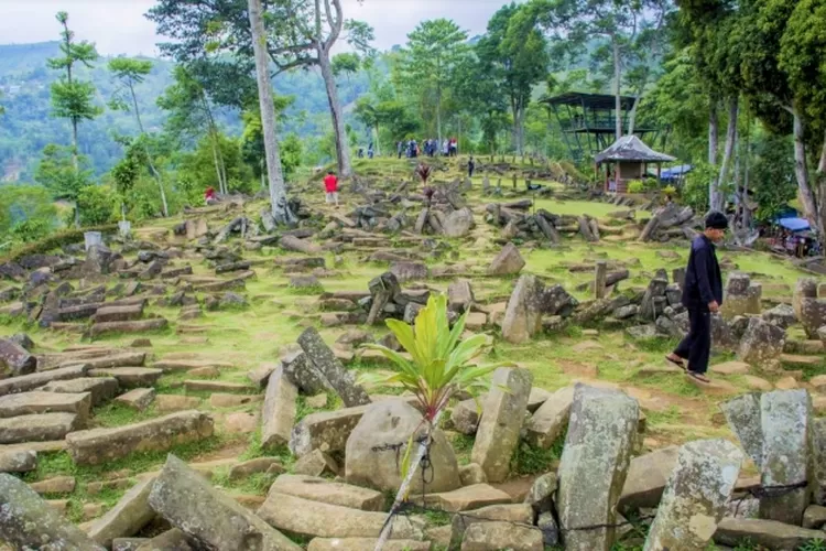 Wisata Sejarah Situs Megalitikum Gunung Padang: Cek Lokasi, Rute, Jam ...