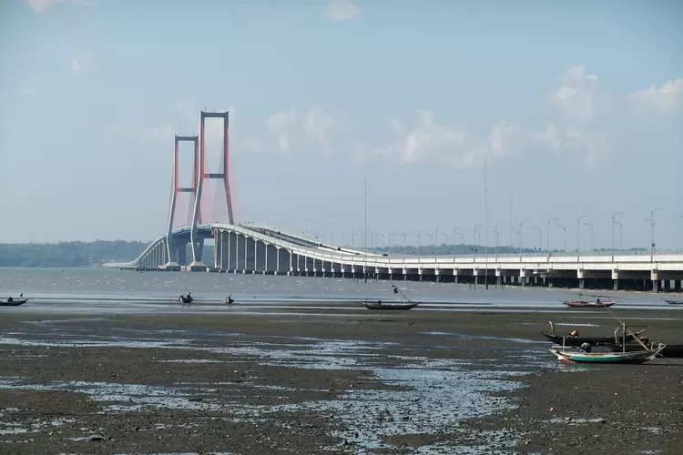 Suramadu, jembatan terpanjang di Indoensia (pixabay)