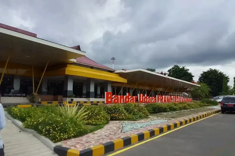 Erupsi Gunung Lewotobi Memanas, Bandara Frans Seda Maumere Ditutup ...