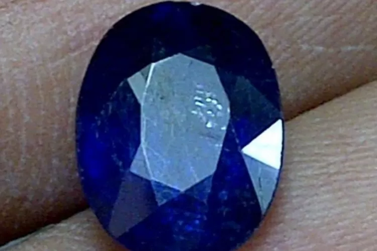 Keindahan Dan Keunikan Batu Permata Natural Royal Blue Safir Jurnal Flores 0428