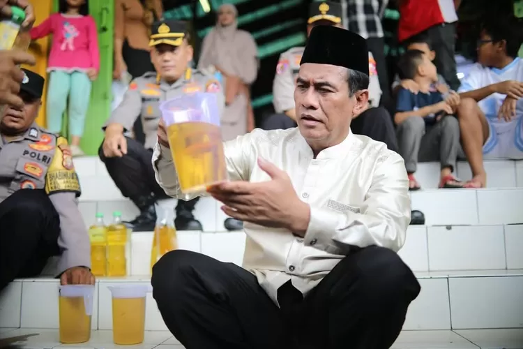 Menteri Pertanian Andi Amran Sulaiman siap cabut izin perusahaan setelah lakukan sidak langsung. (instagram @a.amran_sulaiman)
