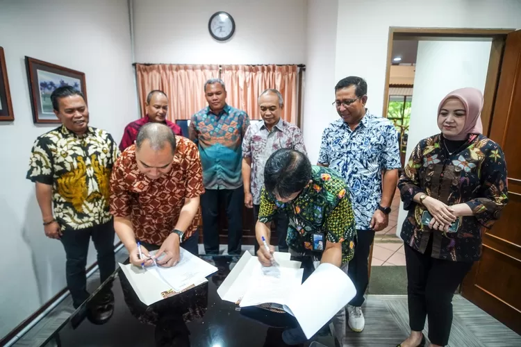 Penandatanganan MOU ekosistem antara BNI dan PT Ayo Media Network.