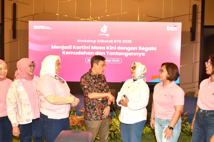 Direktur Utama PT Bank Tabungan Negara (Persero) Tbk Nixon LP Napitupulu dalam Webinar dan Rapat Kerja Srikandi BTN 2025 di Bandung, Jumat (9/4). 