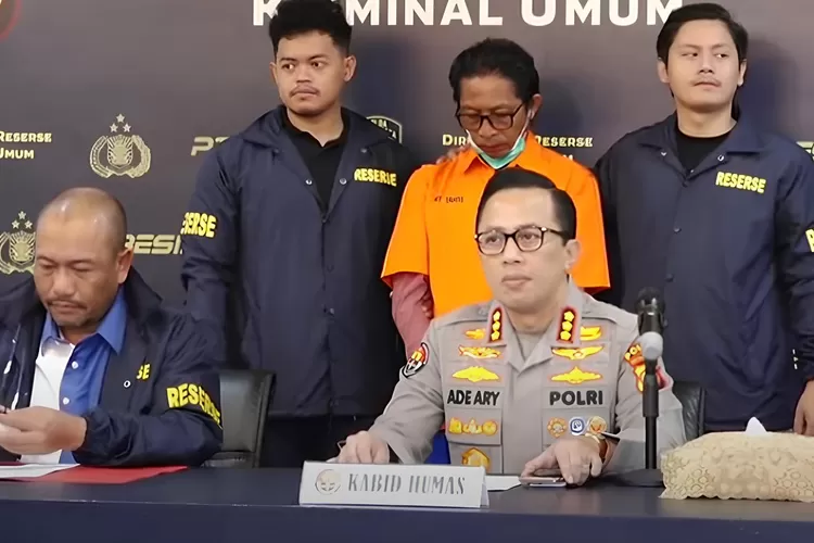 Potret tersangka kasus pembunuhan artis Sandy Permana, Nanang &lsquo;Gimbal&rsquo; . (Dok. Konferensi Pers Polda Metro Jaya)