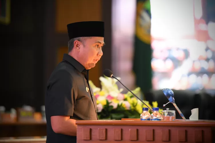 Targetkan PAD 2024 Rp35 Triliun, Bey Machmudin : Bereskan Stunting dan Sampah