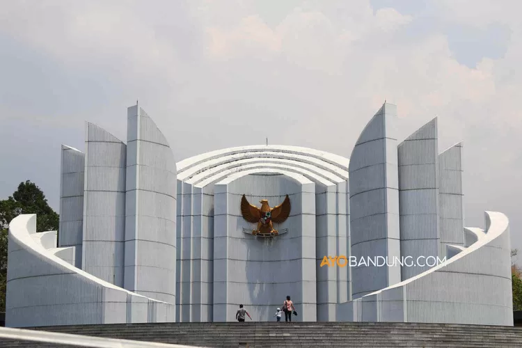 Suasana revitalisasi kawasan Monumen Perjuangan Rakyat Jawa Barat, Jalan Dipatiukur, Kota Bandung pada Jumat, 3 November 2023. (Ayobandung.com/Irfan Al-Faritsi)