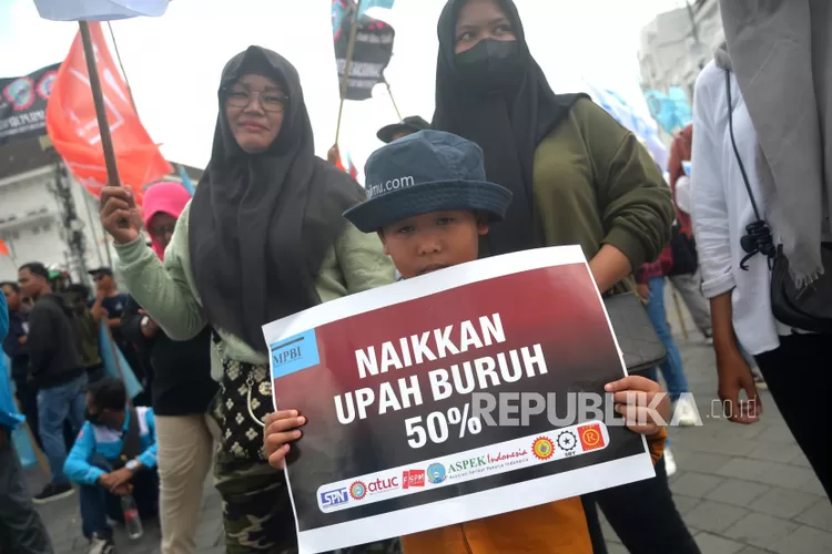 Upah Minimum Resmi Naik Di 2024, Buruh Sebut Pemerintah Lakukan ...