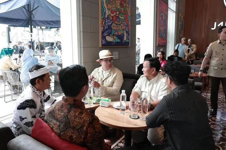 Akur! Ridwan Kamil dan Dedi Mulyadi Temani Prabowo Nongkrong di Bandung, Ternyata Bahas Ini