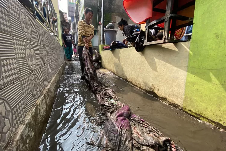 Ratusan Rumah Di Melong Cimahi Terendam Banjir, Ketinggian Air Capai 2 ...