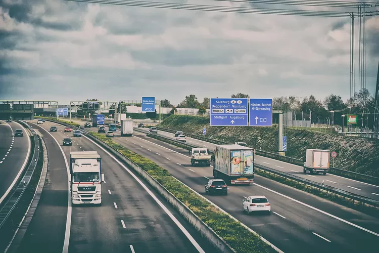 Menguak Fakta Sejarah Tol di Indonesia, Jalan Tol Tertua Ada di Pulau Jawa!