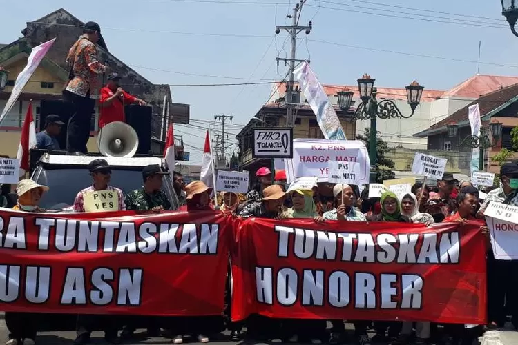 Tabel Gaji Honorer 2024 Terbaru di Setiap Provinsi, Ternyata Lebih Besar dari Gaji Pokok PNS Golongan 4