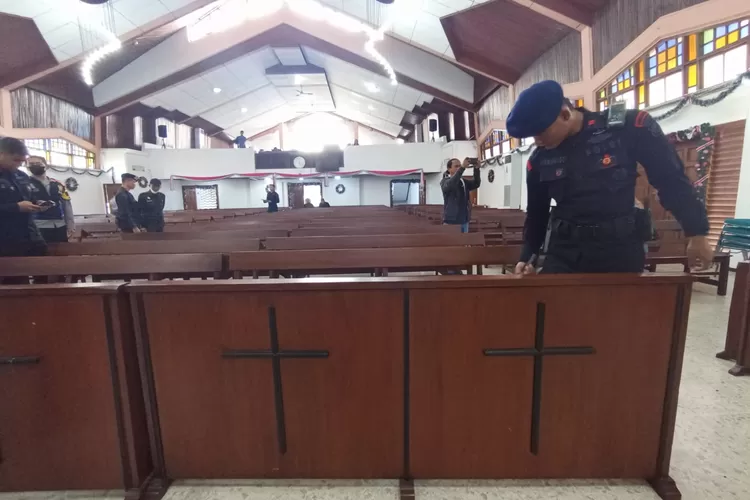 Polisi Lakukan Sterilisasi Bom di Tujuh Gereja Prioritas Kota Bandung